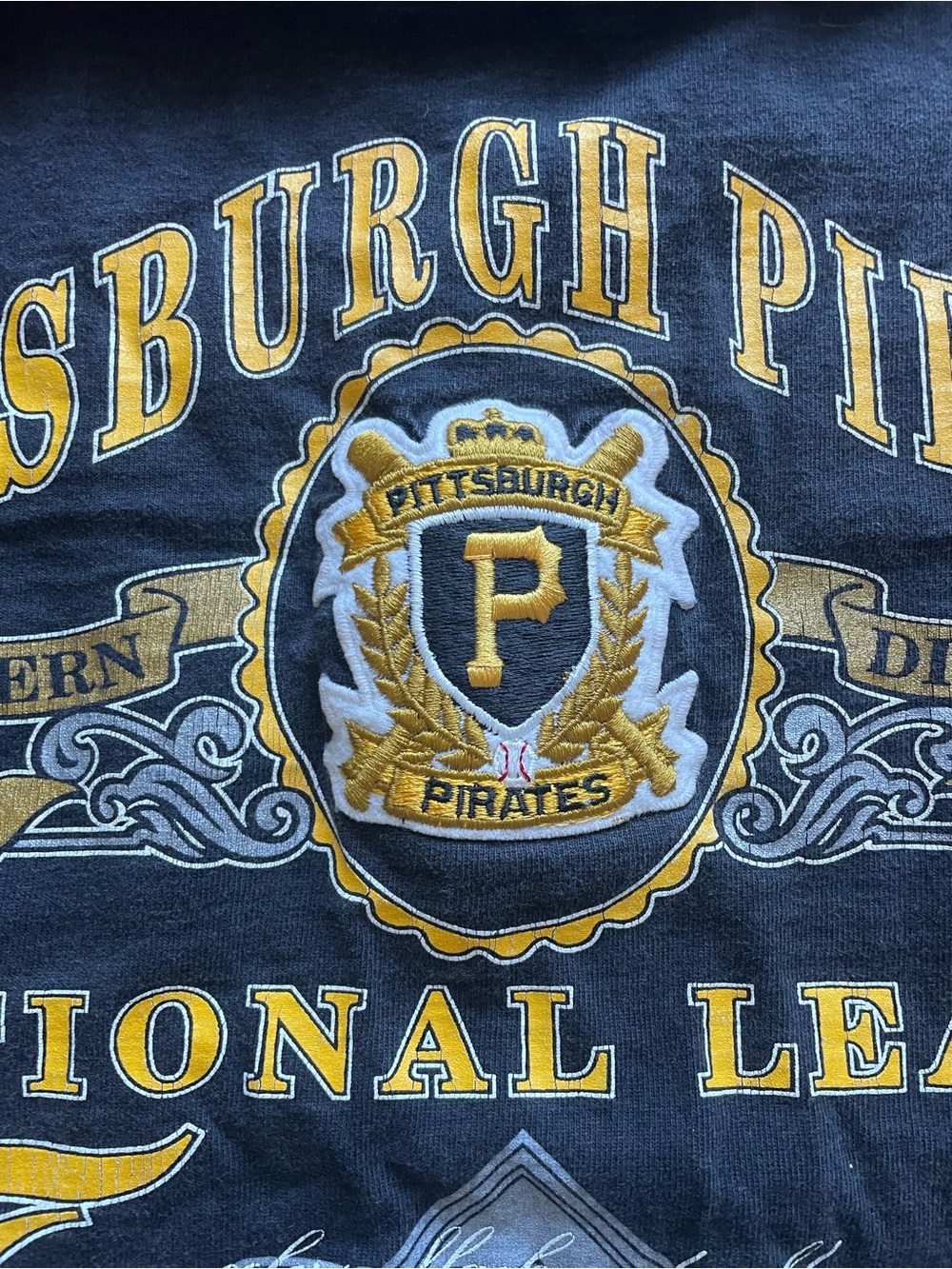 Vintage Pittsburgh Pirates Black Graphic Tee - Official MLB Design - Picture 4 of 5
